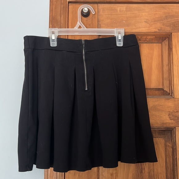 American Eagle Black Circle Skirt with Zipper in Back - Picture 2 of 2